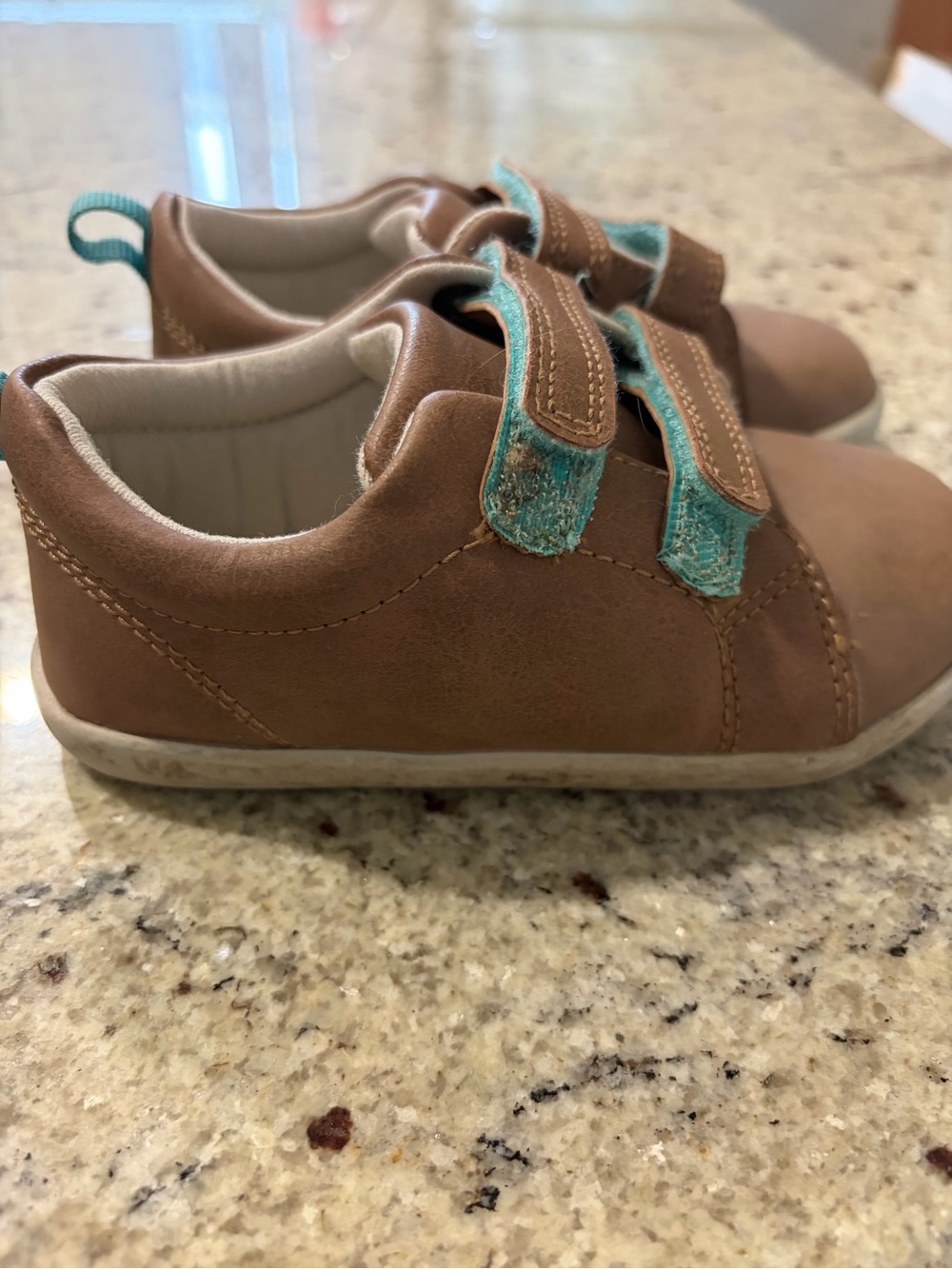 Bundle of 2- TEN LITTLES SHOES - Picture 2 of 6